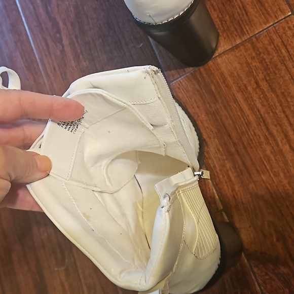 BCBG booties - Picture 6 of 10